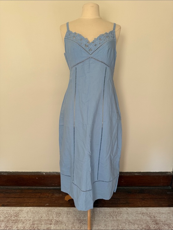 Madewell Dresses & Skirts - Madewell Light Blue Midi Dress with Lace Trim